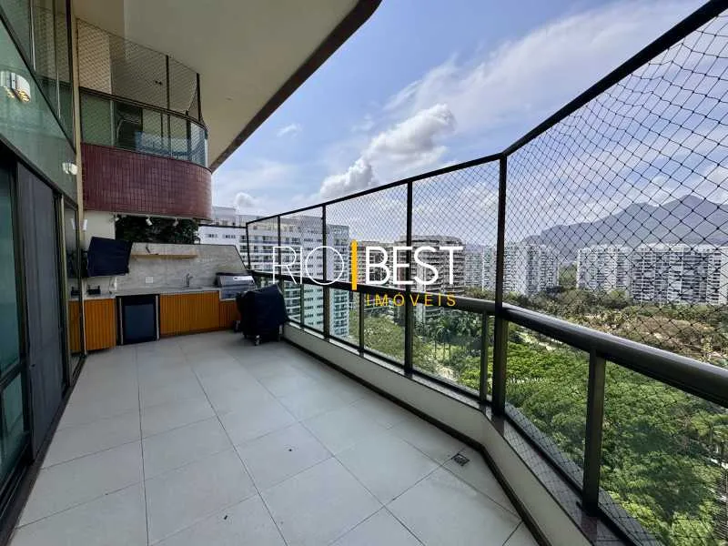 Floor-to-ceiling windows in a 4-bedroom apartment, 240 m² — photo 5