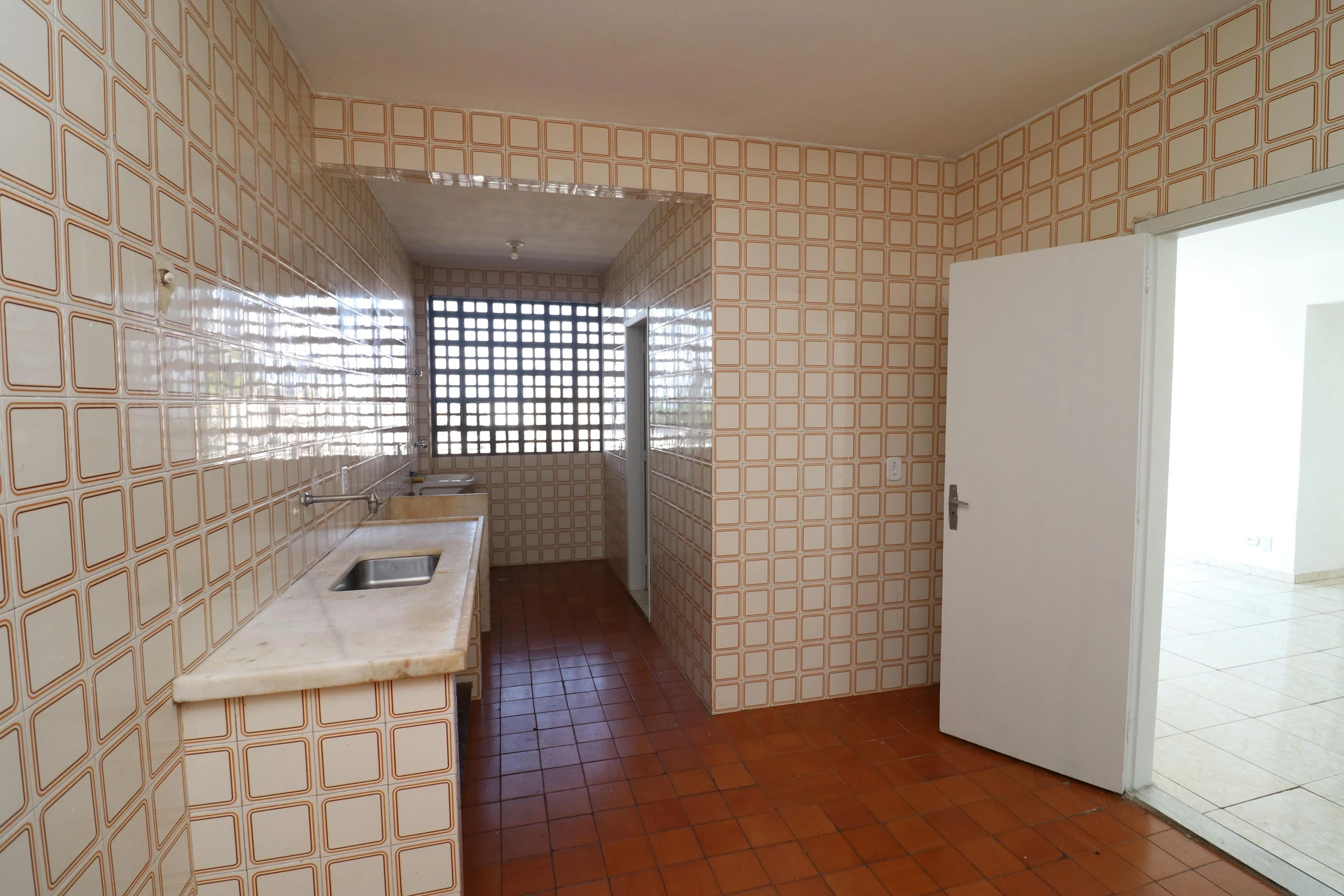 Apartamento com cozinha fechada e 2 quartos — photo 12