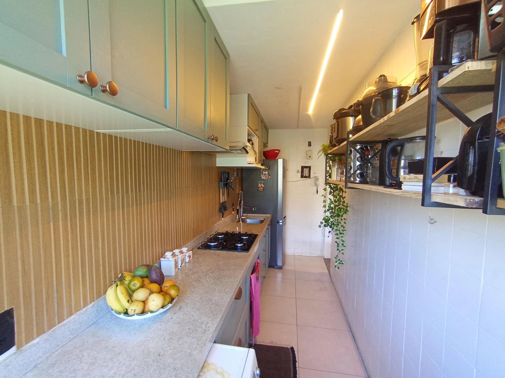 Furnished apartment with 2 bedrooms and a gas stove — photo 4