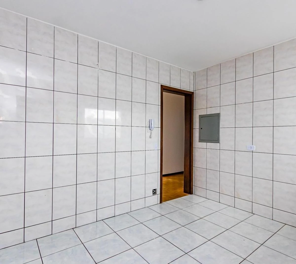 Деревянный пол или ламинат и 3 спальни: квартира 140 м² — photo 10