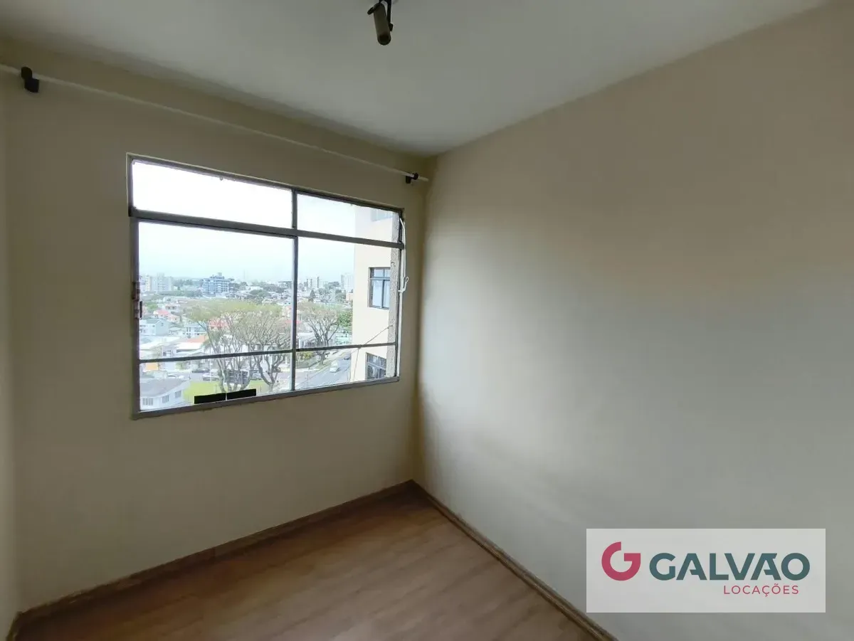 Departamento de 3 dormitorios con piso de madera o laminado — photo 8