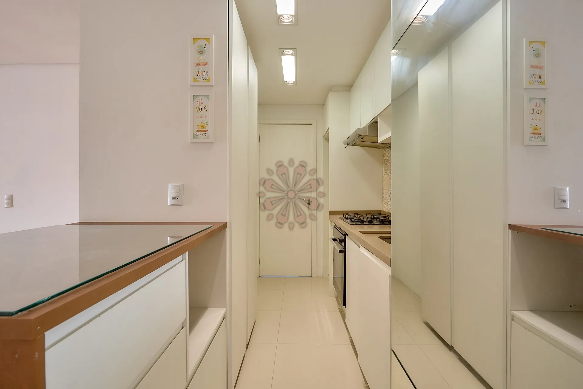 Furnished apartment, 68 m², with a glass-enclosed balcony — photo 2