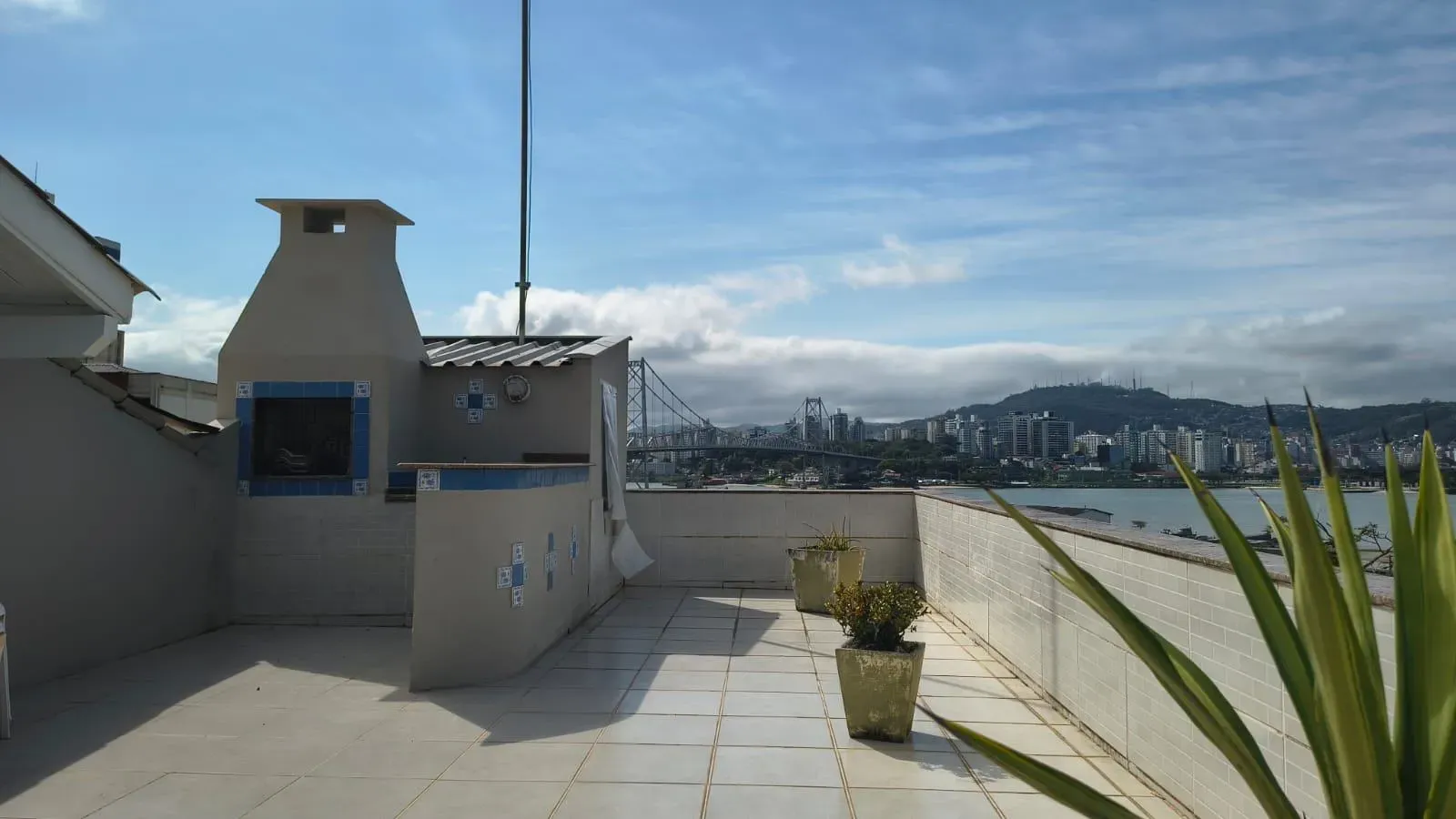 2-bedroom house with a water view in Florianópolis — photo 21