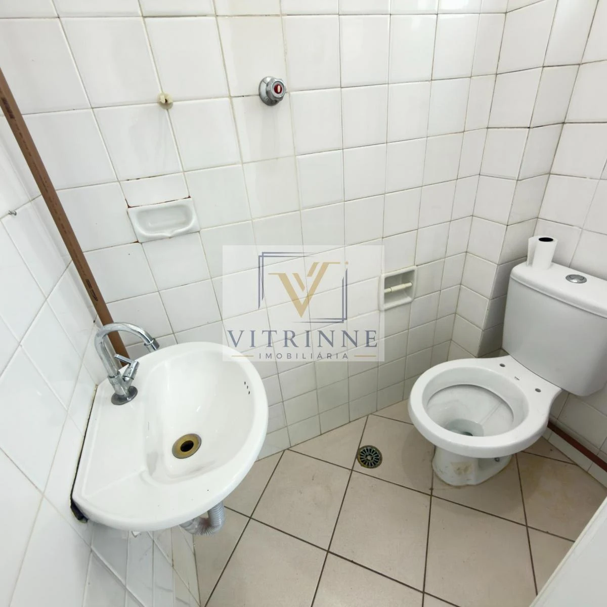 3-bedroom apartment with wood or laminate floors in Curitiba — photo 28