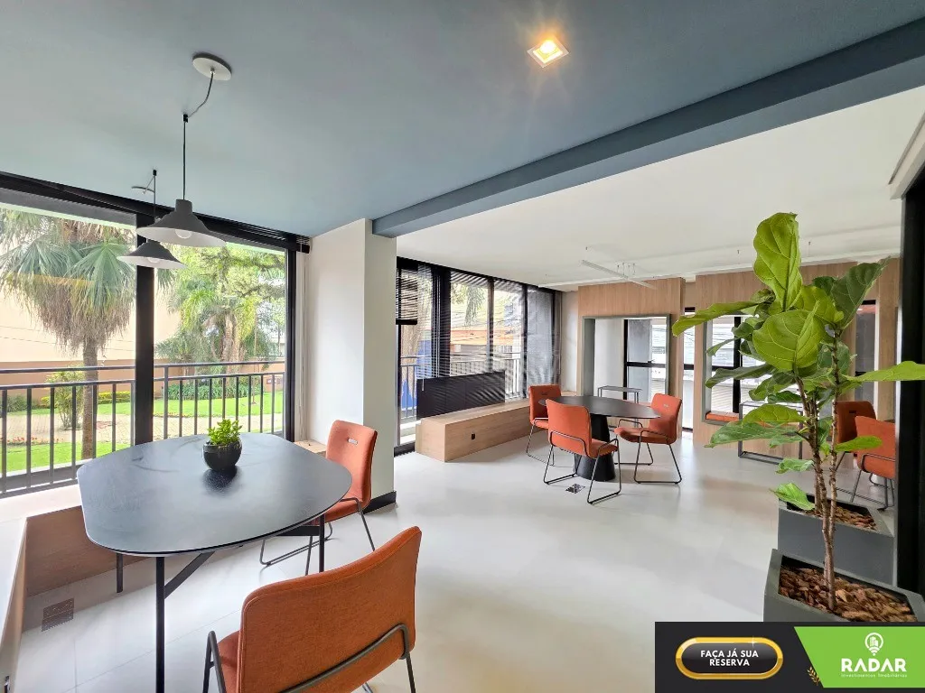 Furnished 2-bedroom apartment with open-plan kitchen — photo 32