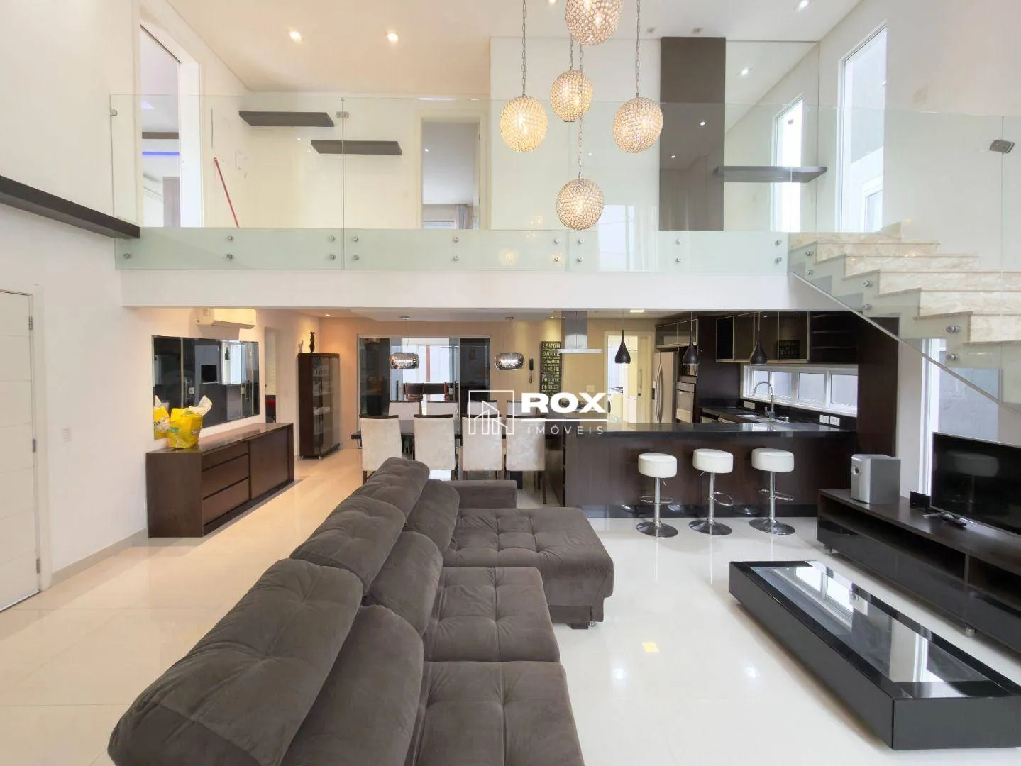 Furnished 322 m² house with 3 bedrooms and private garden — photo 2