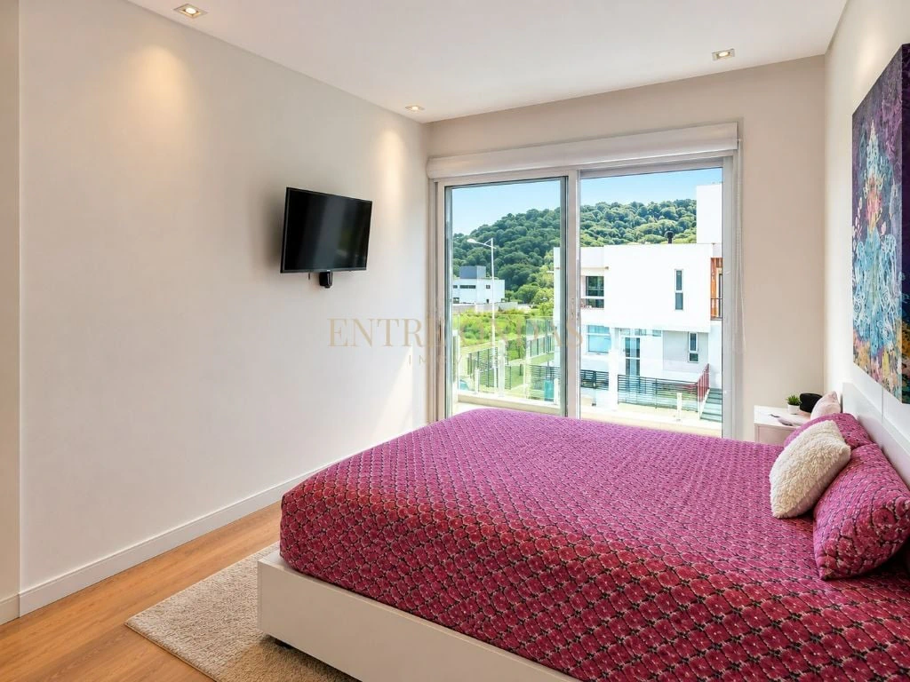 Дом с 3 спальнями, 1 сьютом и 250 м² — photo 2