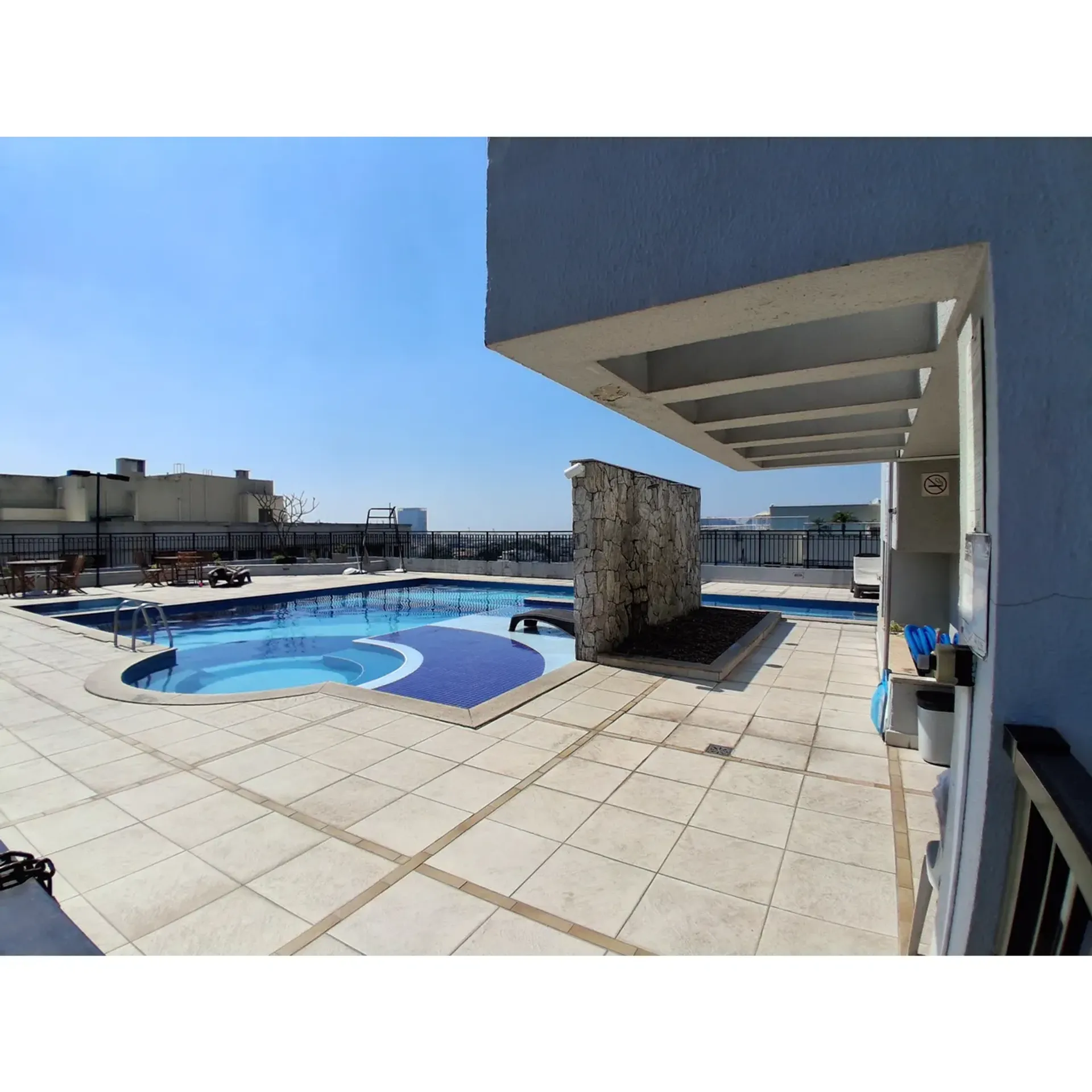 73 m² 2-bedroom rental apartment with balcony — photo 3