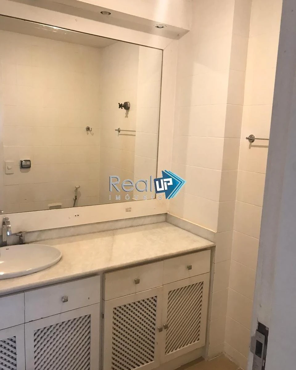 Квартира з 3 спальнями та дерев'яною підлогою або ламінатом — photo 38