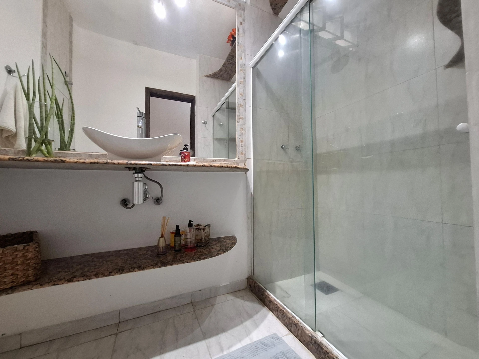 Furnished apartment, 110 m², with a glass-enclosed balcony — photo 9