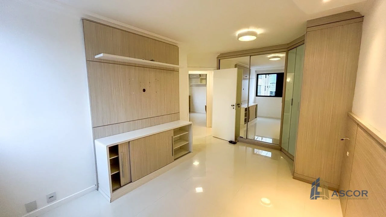 3-bedroom apartment with a bathtub in Florianópolis — photo 25
