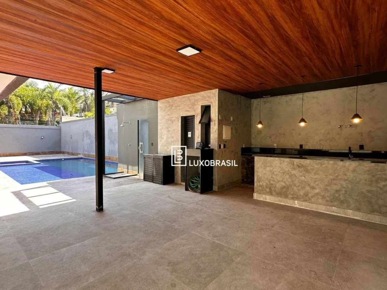 Unfurnished house with fitted kitchen and balcony — photo 17