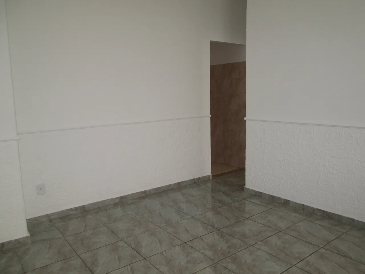 Apartamento sem mobília com 1 quarto e cozinha fechada — photo 3
