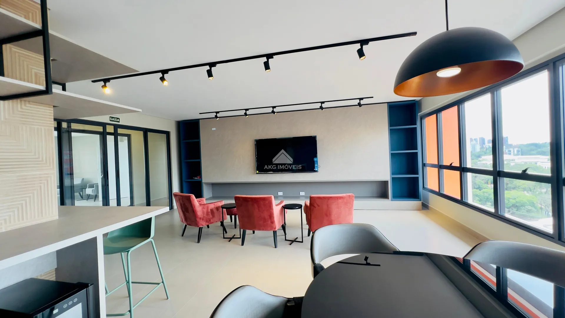 Apartamento de 1 quarto com cozinha fechada e fogão elétrico — photo 22