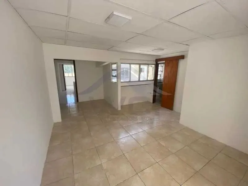 Triplex house with 5 bedrooms and 5 bathrooms and parking for 5 — photo 15