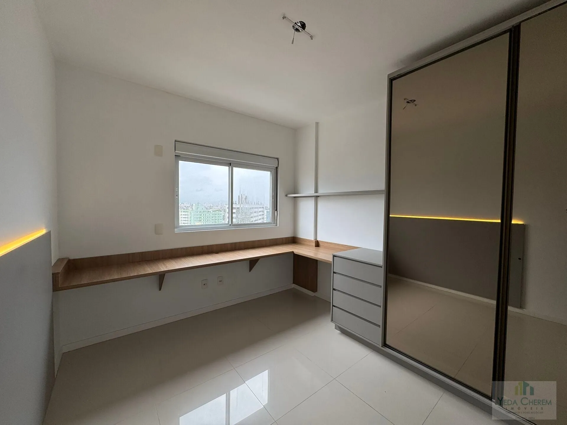 2-bedroom apartment with a grill on the balcony — photo 4
