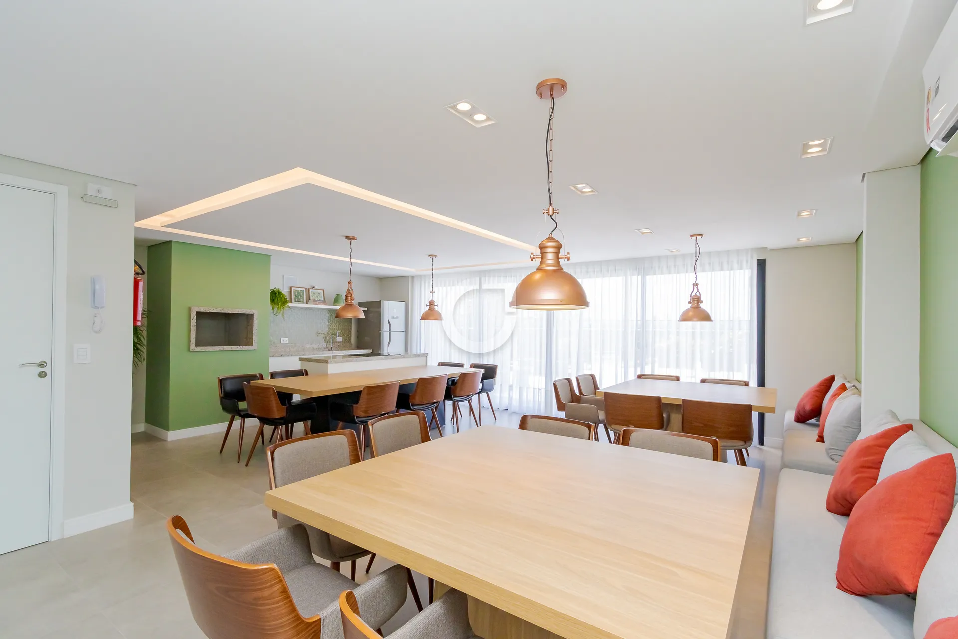 Furnished 1-bedroom apartment with open-plan kitchen — photo 28