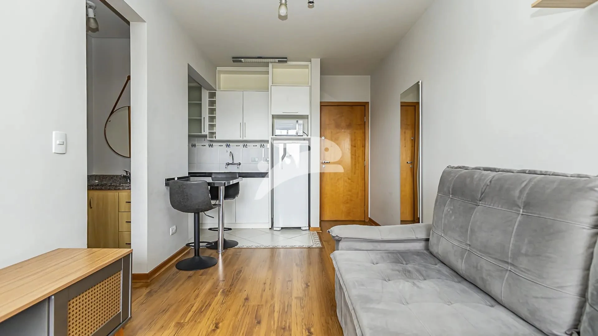 Furnished 1-bedroom apartment with enclosed balcony — photo 8