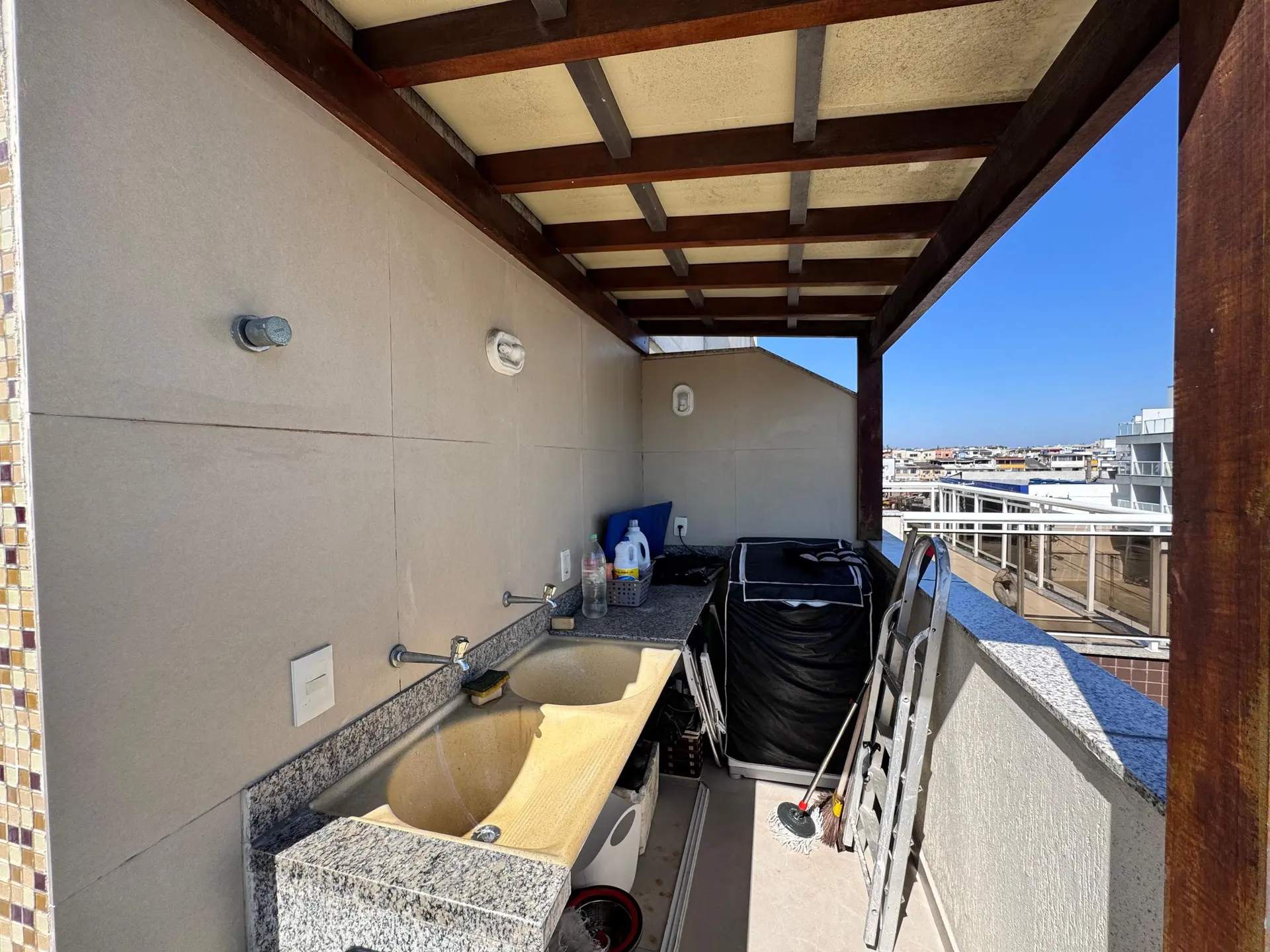 Apartamento mobiliado com 3 quartos e 2 vagas