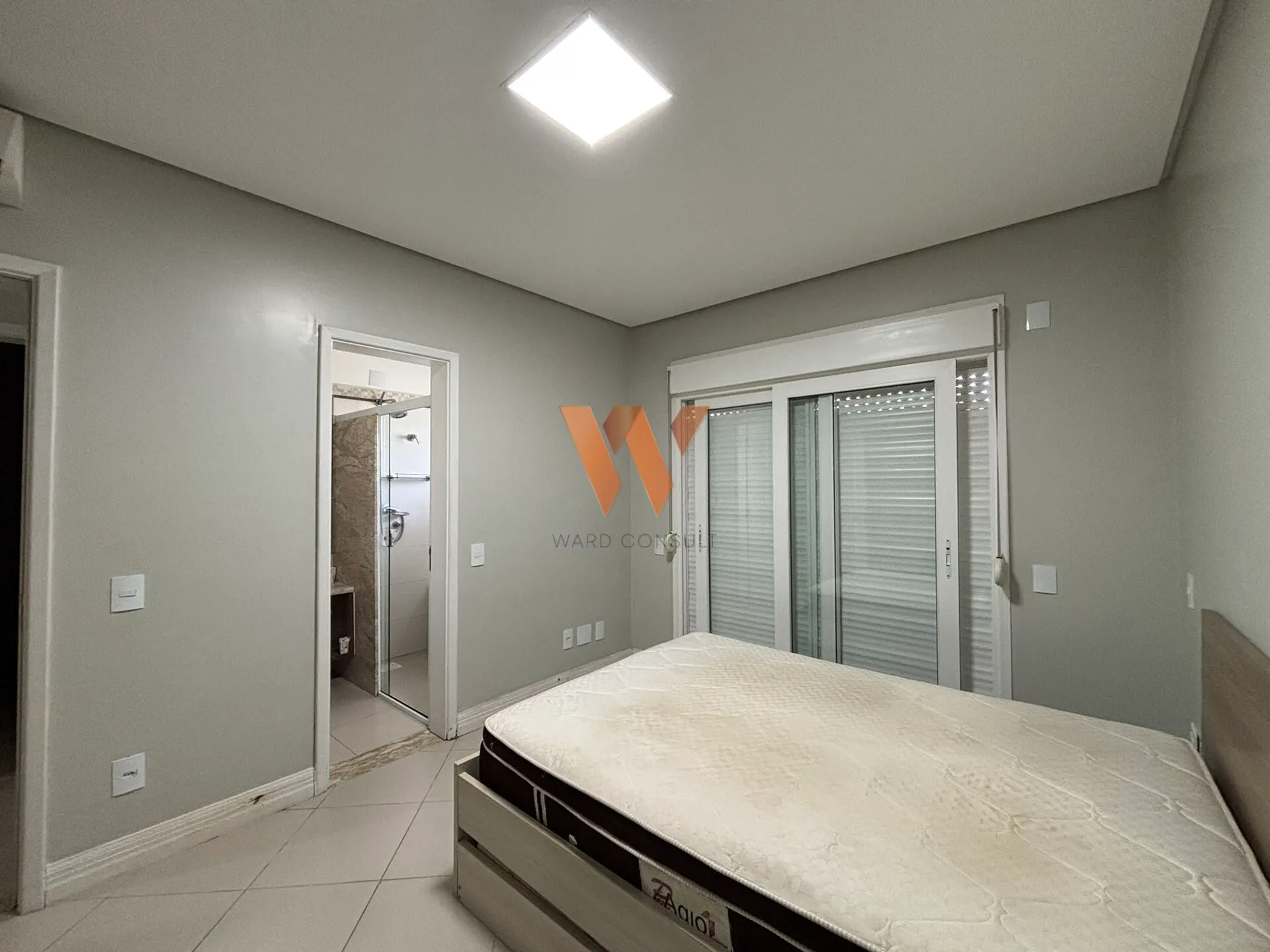 Furnished apartment with 3 en-suites and 236 m² — photo 24