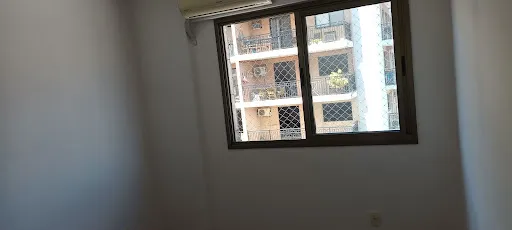 Furnished apartment, 82 m², with a glass-enclosed balcony — photo 5