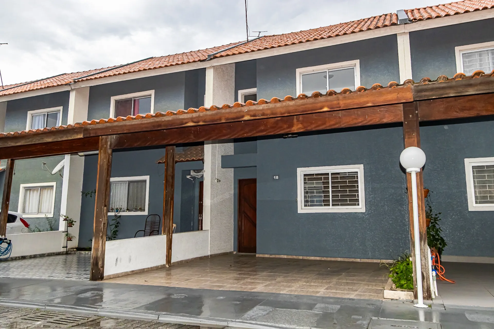 3-bedroom house with a grill on the balcony — photo 25