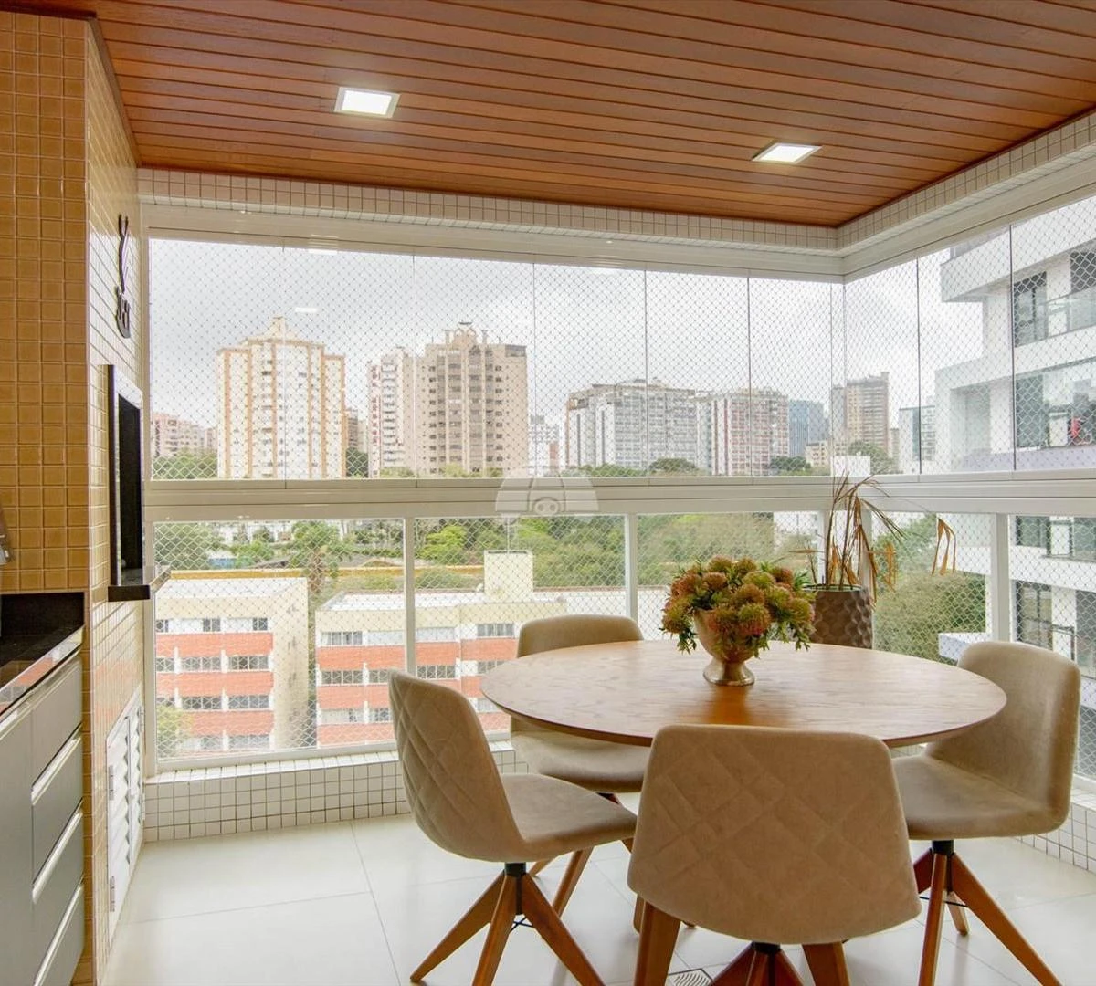 Furnished 3 en-suite apartment with open-plan kitchen — photo 18