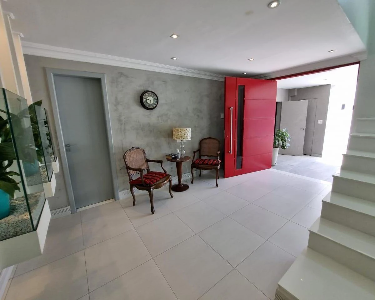 Furnished house with 5 bedrooms and 1100 m² — photo 11
