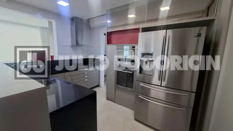 4-bedroom apartment with floor-to-ceiling windows — photo 10