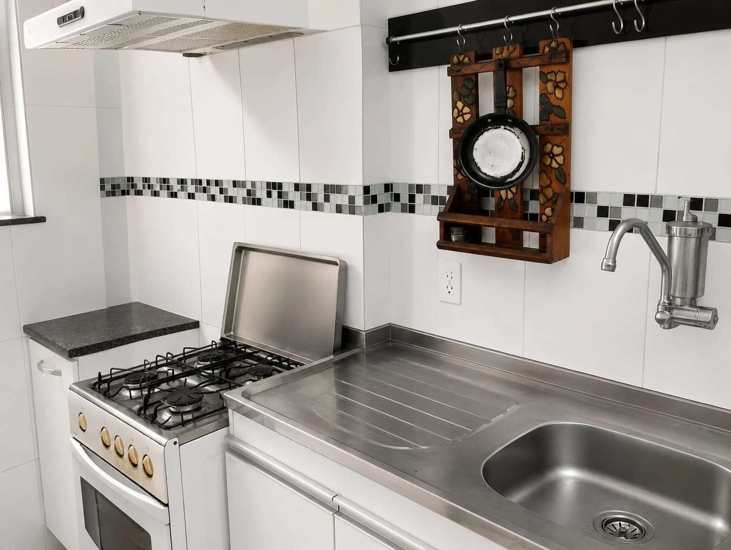 Furnished 2-bedroom apartment with a closed gas kitchen — photo 10