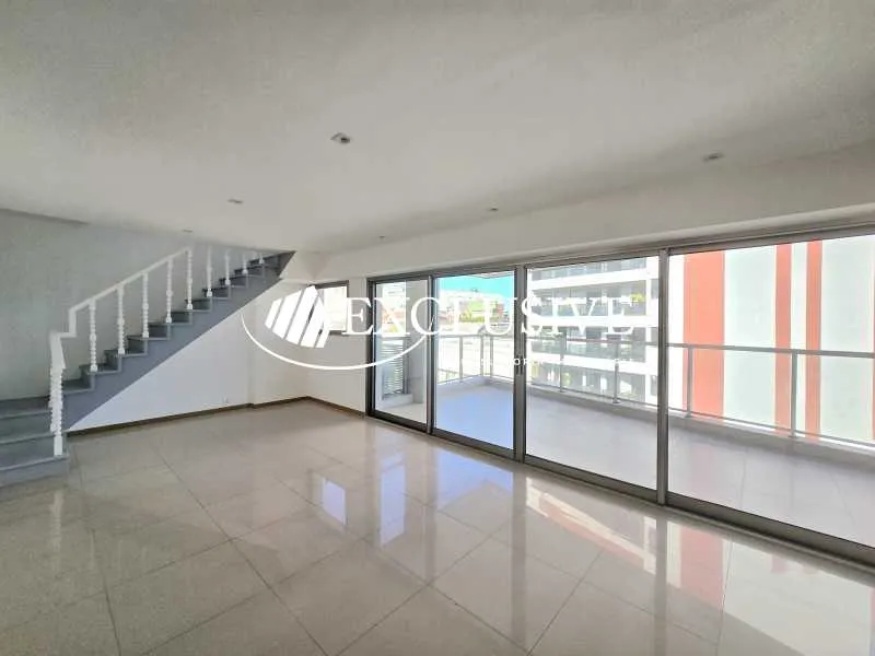 4-bedroom apartment with balcony and 5 bathrooms — photo 2