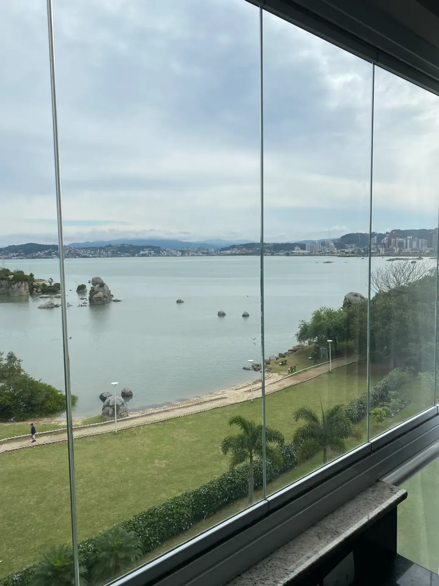 Furnished apartment, 115 m², with a water view