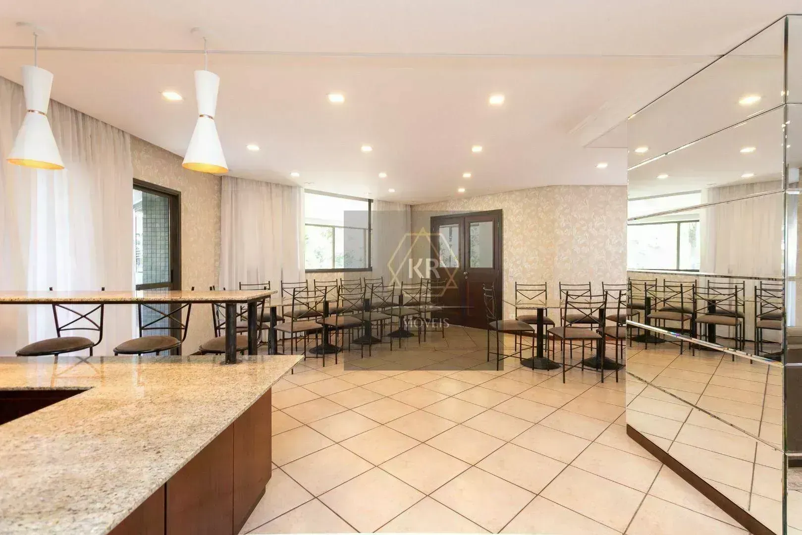Furnished 272 m² apartment with 3 en-suites and 4 parking — photo 93
