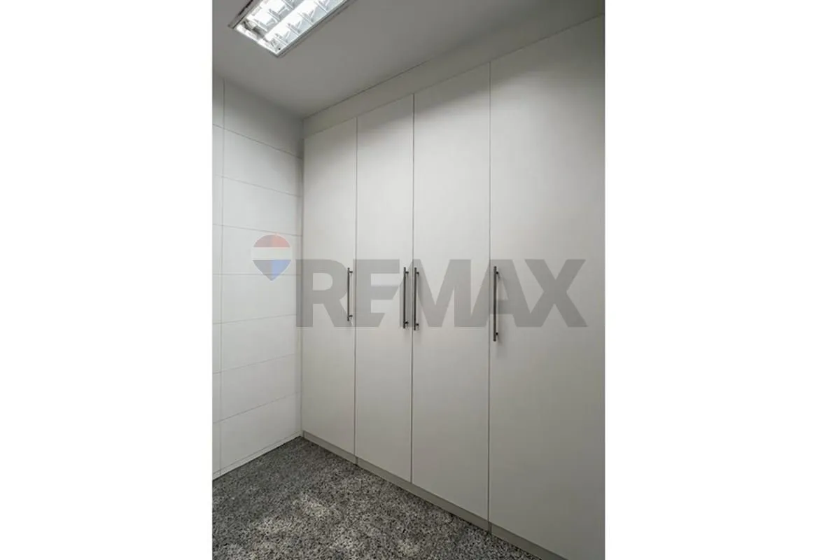 217 m² apartment with 4 bedrooms and balcony BBQ — photo 36