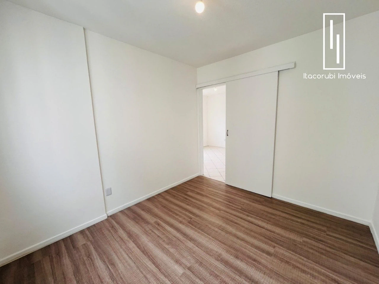 2-bedroom apartment with a mountain view — photo 5