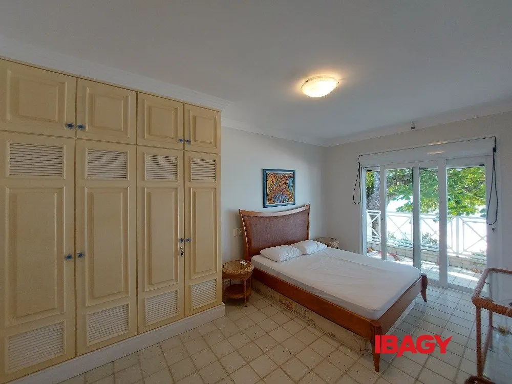 Меблированный дом 518 м² с 5 спальнями и 4 суитами — photo 29