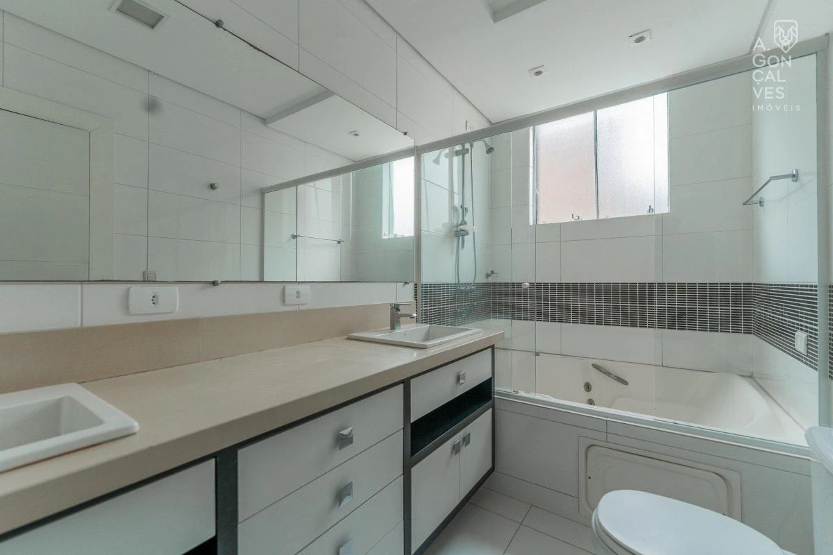 Furnished house with 3 en-suite bedrooms and balconies — photo 40