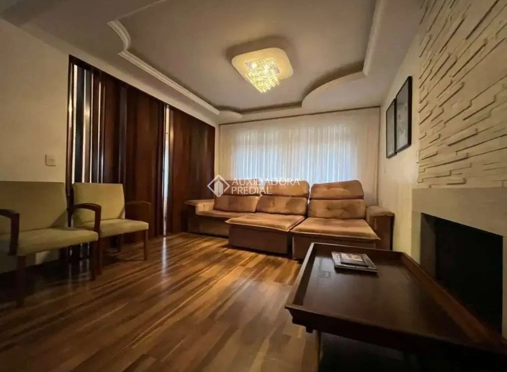 Casa com 5 dormitórios e pátio privativo — photo 4