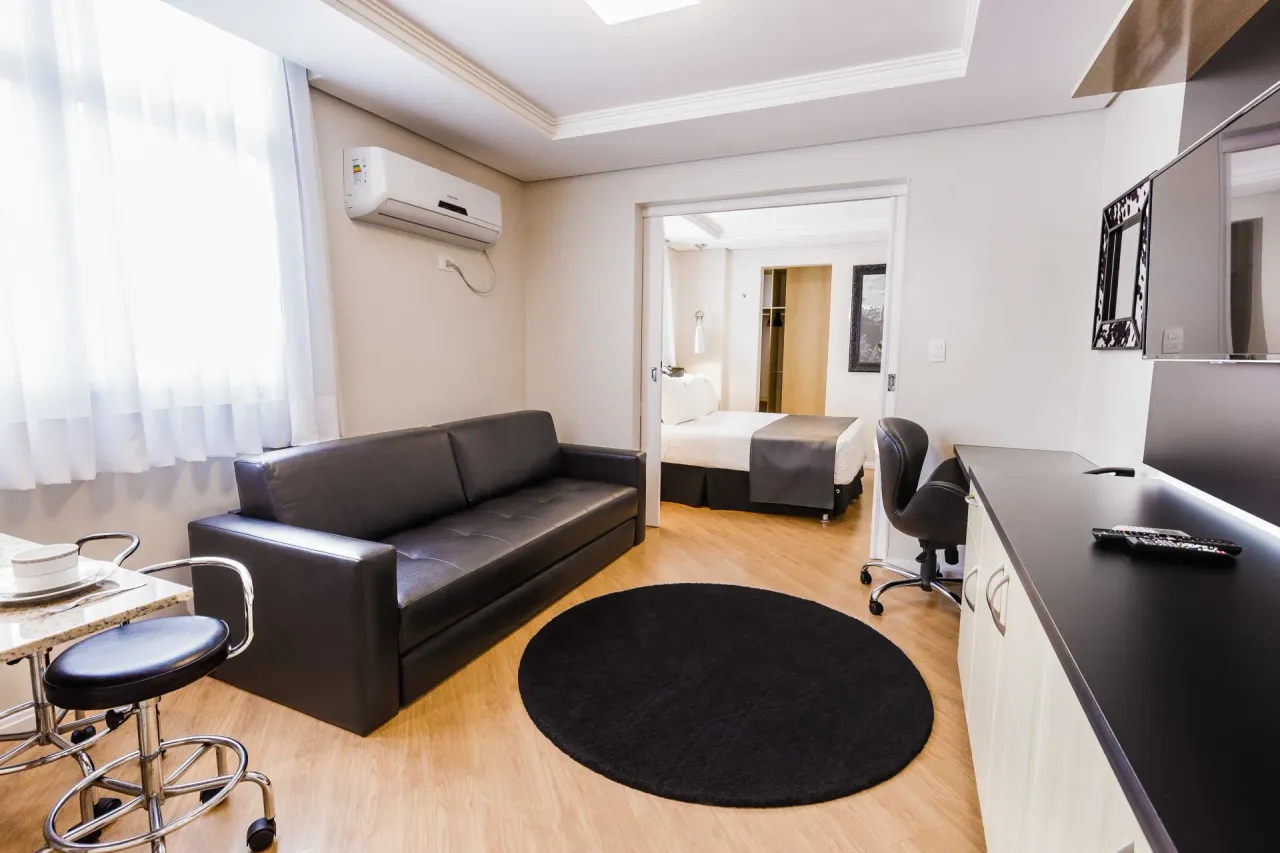 1-bedroom apartment with 1 parking space, well kept — photo 3