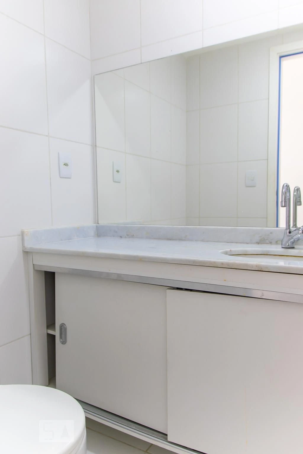 Unfurnished 3-bedroom apartment with en-suite baths — photo 34