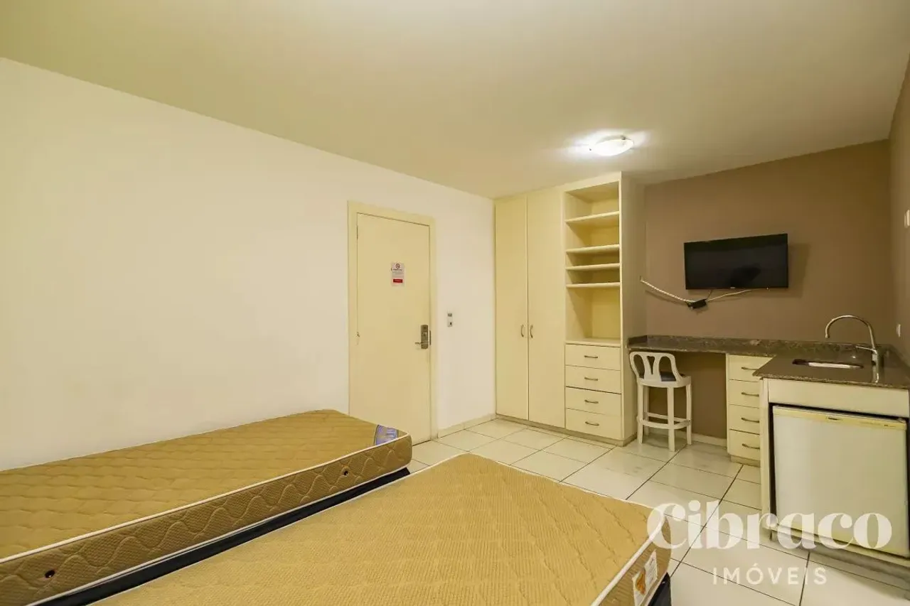 1-bedroom apartment with built-in wardrobes and balcony — photo 3