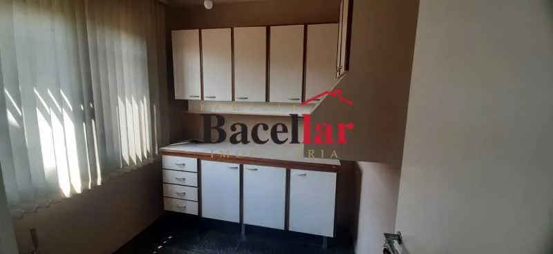 4-bedroom house with a home office — photo 2