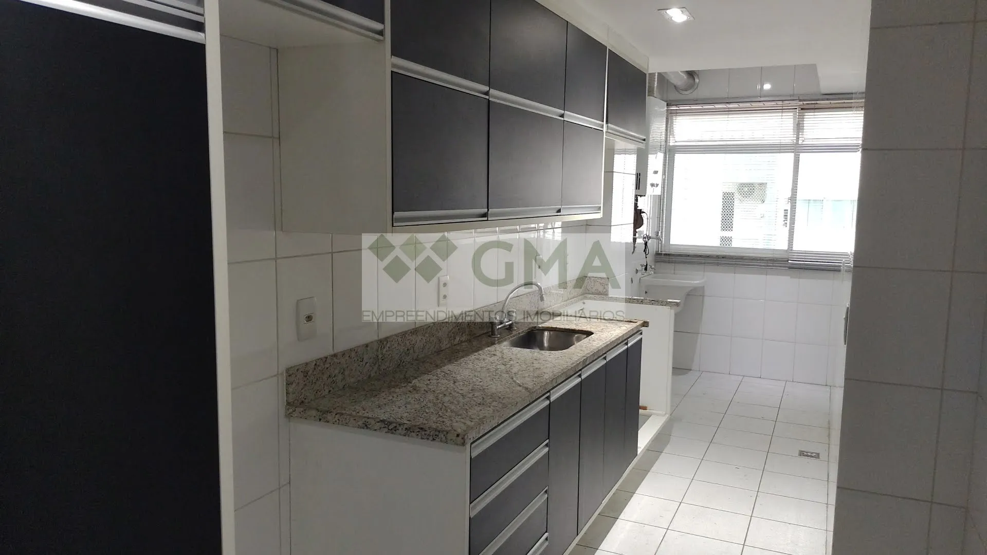 205 m² apartment on the 5th floor with 4 bedrooms — photo 2