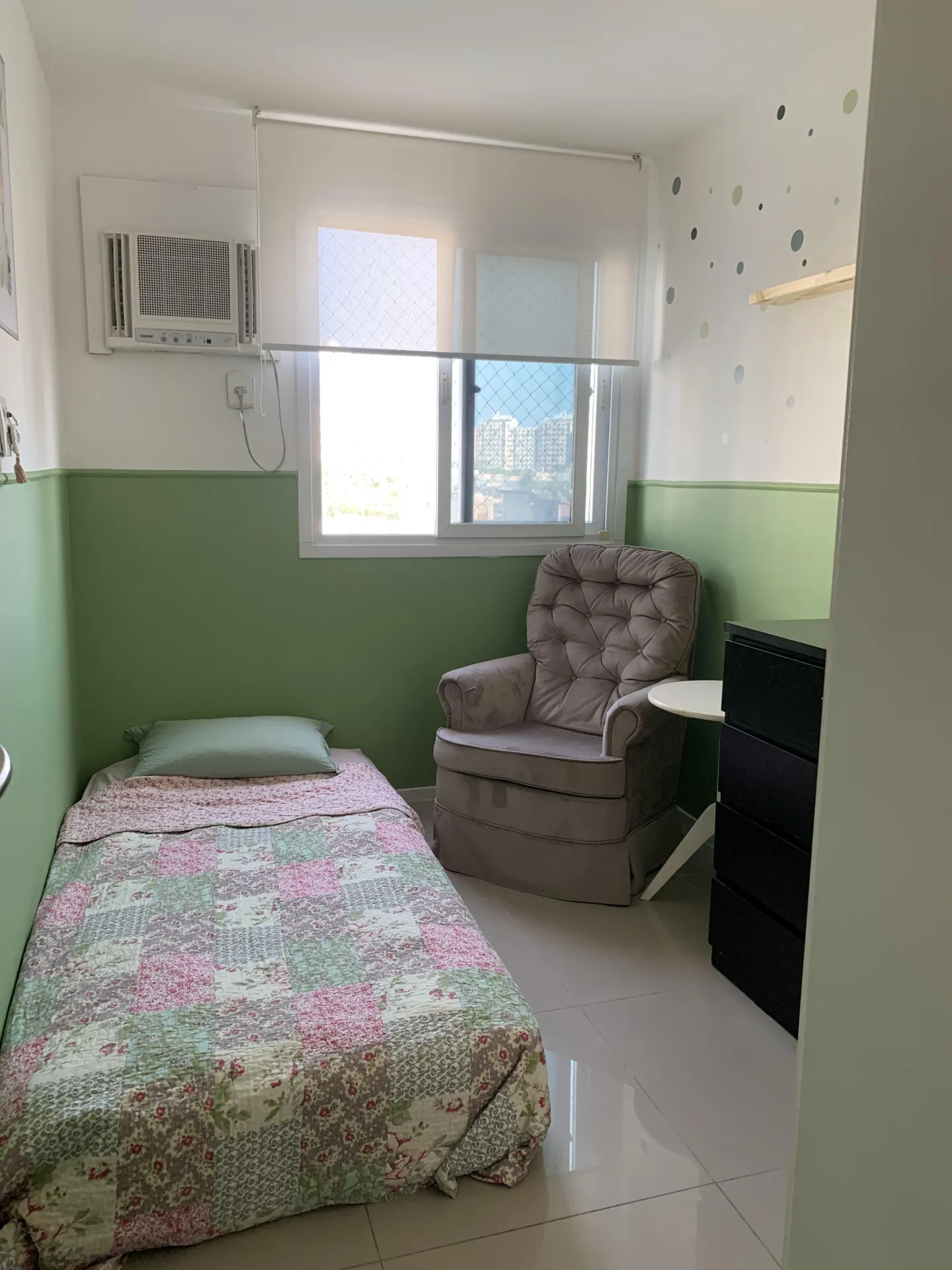 Furnished apartment, 74 m², with a glass-enclosed balcony — photo 40