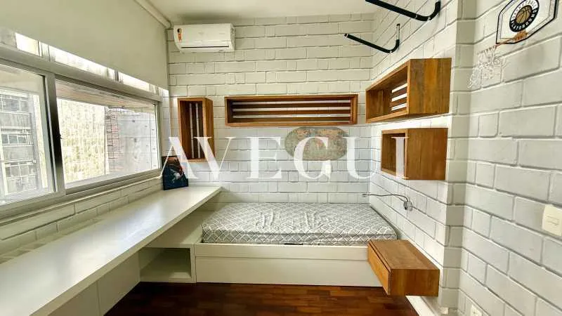 Furnished 4-bedroom apartment with 140 m² — photo 2