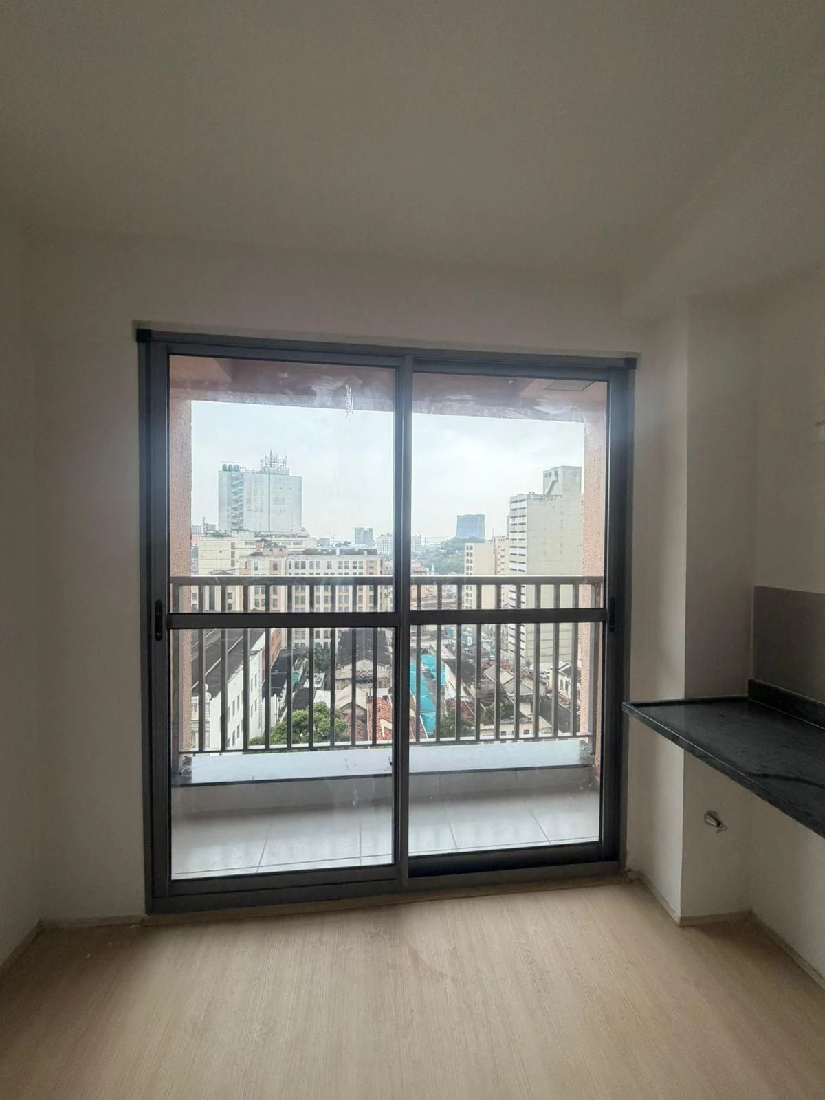 Apartamento de 1 dormitorio con cocina abierta y balcón — photo 13
