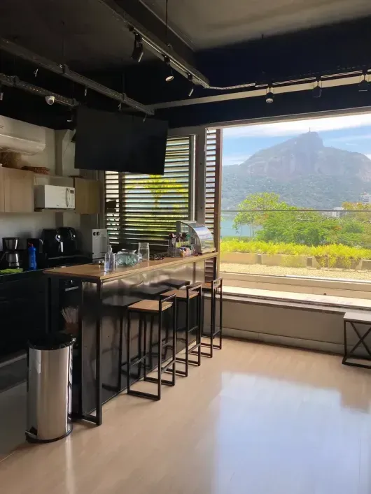 Unfurnished house with 8 bedrooms and a private BBQ — photo 6