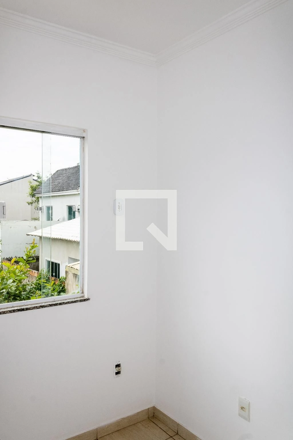 House with 3 bedrooms and a private garden — photo 32