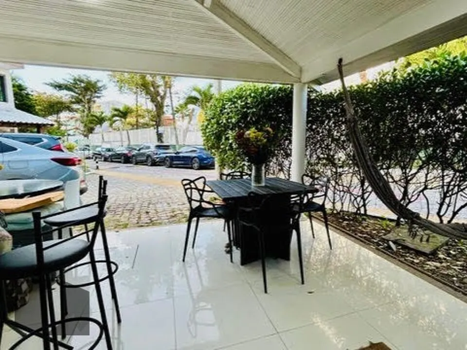Casa sem mobília com 4 quartos e churrasqueira na varanda — photo 2