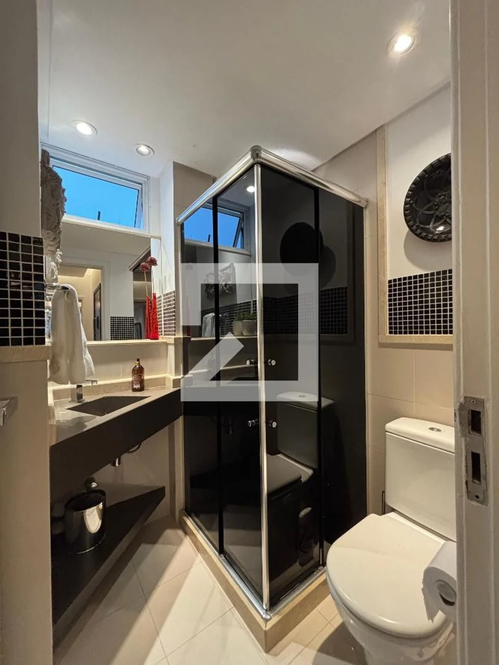 Furnished 1-bedroom apartment with 2 bathrooms — photo 30